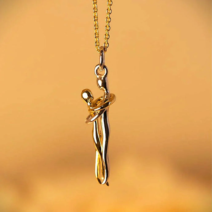 Necklaces to Get Your Girlfriend: A Gift Guide