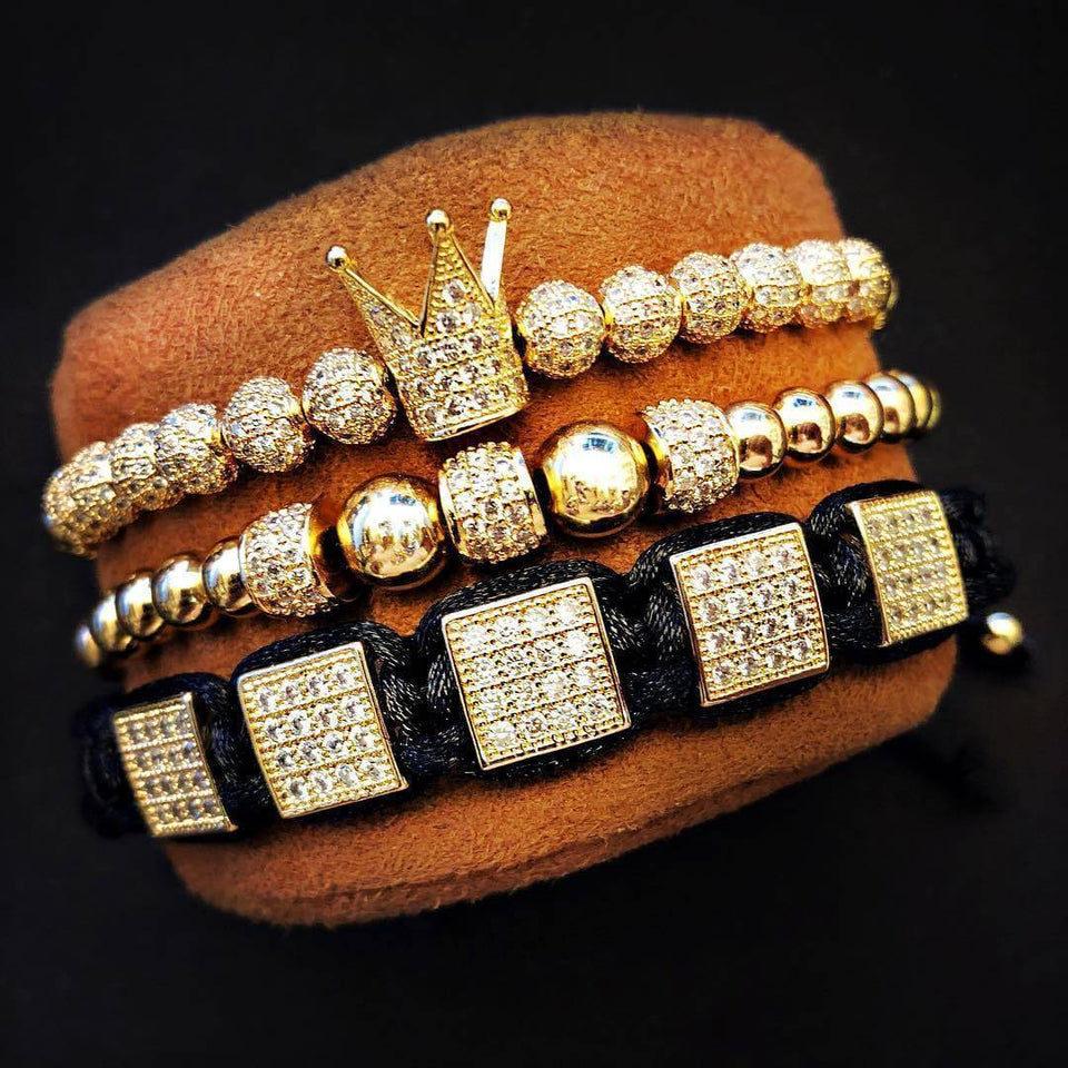 Closeup view of the Bracelet Set With Crown - Madeofrose